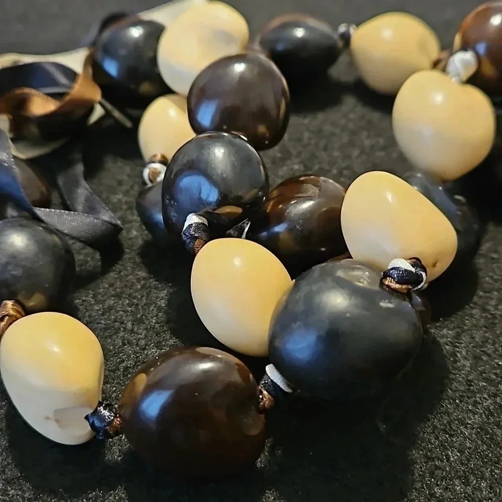 Black‎ and Creamy Kukui Nuts Leis Necklace all Natural 35
